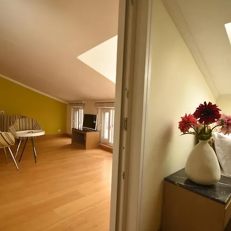 Spacious Penthouse With Terrace Near Hadrian's Gate