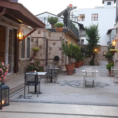 Spacious Penthouse With Terrace Near Hadrian's Gate *