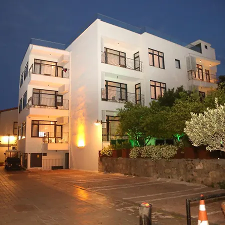 Spacious Penthouse With Terrace Near Hadrian's Gate Antalya